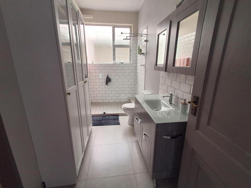 2 Bedroom Property for Sale in Sea Point Western Cape